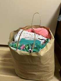 Plná taška oblečení na holku 6-8 let - 1