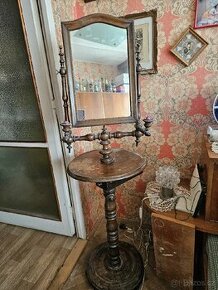 Starožitný kosmetický stolek