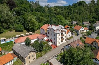 Na Prodej hotel, 29 pokoje, Bazén s teplou vodu, restaurace,