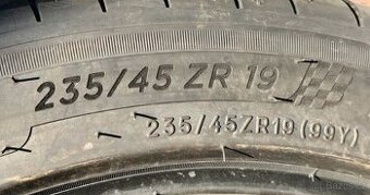 Letní Michelin Pilot Sport 4, 235 45 19, 235/45/19