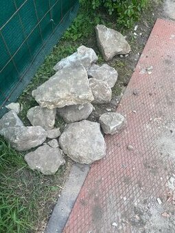 Za odvoz daruji pískovec kameny