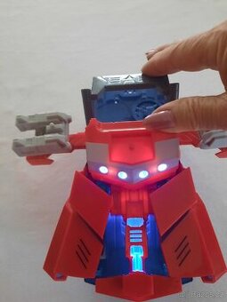 Různá auta: transformers a autojeřáb