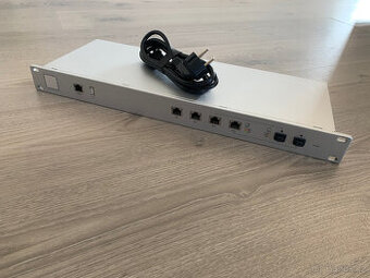 Ubiquiti UniFi Security Gateway Pro (USG-PRO-4)