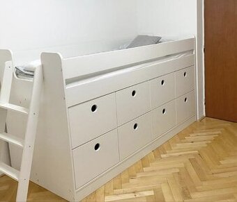 Vysoká postel