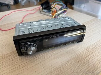 Autorádio PIONEER MVH-X560BT + kabeláž Octavia 2 aj.