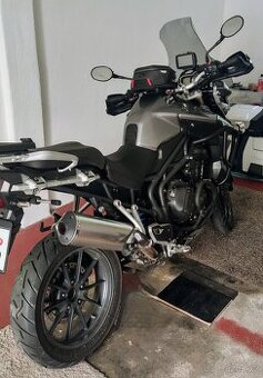 Cestovní enduro Triumph Tiger Explorer 1200, r. 2012