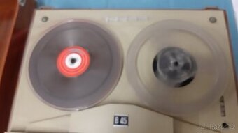 Magnetofon tesla b45...pěkný stav a funkční hraje a převíjí