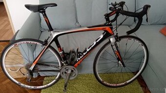 Kellys URC 30 Carbon + GARMIN senzory