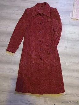 Vínový úpletový kabát