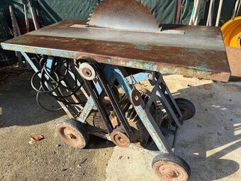 Kotoučová pila s kolébkou