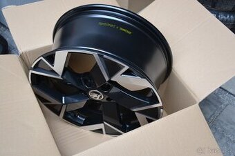 Škoda Superb III/IV/VW Passat B8-NOVÉ orig.Alu 18-8x18,ET44