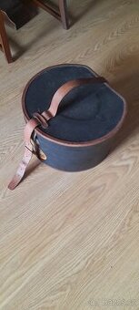 Starožitna krabice kufr na klobouky