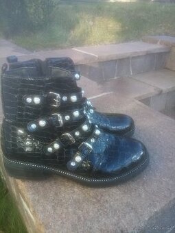 dámské kotníkové boty v.41 jednou na noze neunosím