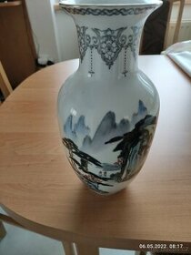 Porcelánová váza malovaná