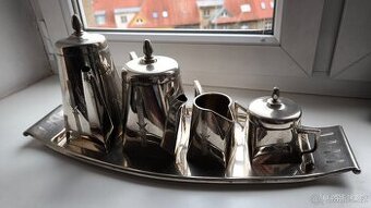 Zachovalá starožitná čajová souprava