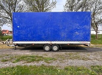 Vlek s plachtovou nástavbou