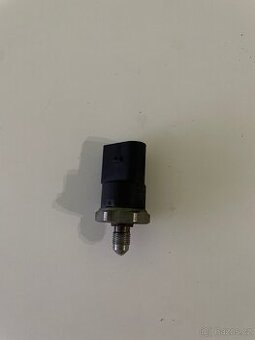 Senzor Tlaku Paliva 06D906051A