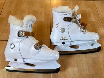 Dívčí lední brusle