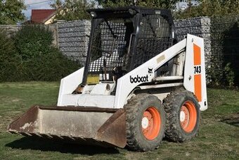 Bobcat 743 SMYKOVÝ NAKLADAČ