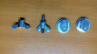 Víčka karburatorů Graetzin Jikov, kridlove matice.... - 1