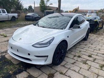 Tesla 3  Perfomance  4WD  Dovuz Italia