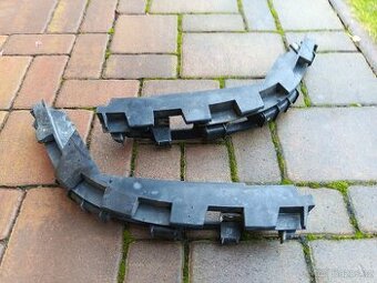 BMW E65 držáky lišt pod zadními světly