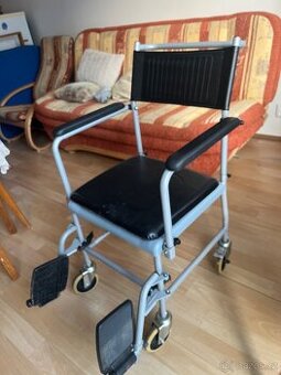 Toaletní / sprchová židle na kolečkách – pojízdná