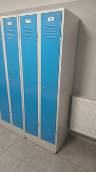 Plechová šatní skrin