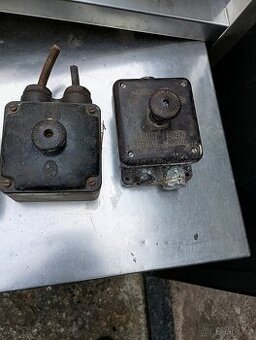 Prodám staré.     ,vypínače,