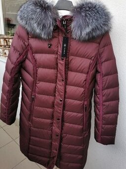 DÁMSKÁ ZIMNÍ BUNDA KARA SE STŘÍBRNOU LIŠKOU - vel.42