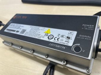 Spínaný zdroj (nabíječka) ARTESYN 28 V / 25 A