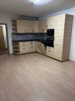 Moderní 2+kk v novostavbě (53 m²) s balkonem a parkováním –