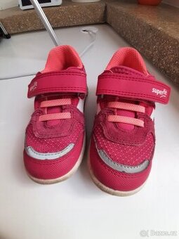 Pěkné tenisky Superfit vel. 22