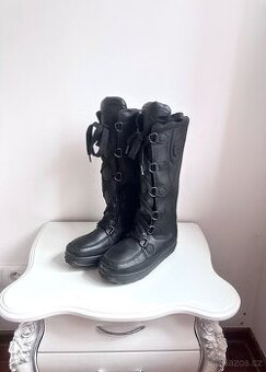 Kožené vysoké boty/ snehule Timberland ( Nové bez cenovky) V