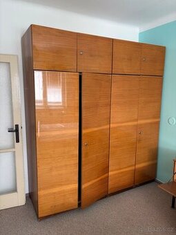 Retro nábytek - šatní skříně