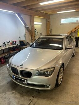 BMW 740i