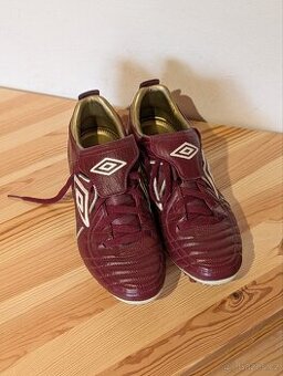 Kopačky Umbro Speciali-A SG – vel. EU 41 (UK 7 / US 8)