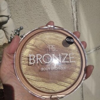 Velký bronzer zn. Primark - 1