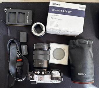 Sony a6300 + 18-105 mm Sony + Sigma 30 mm