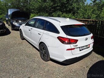Hyundai i30 1.6 crdi r.v 2018 havarovane pojizdne