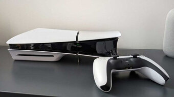 PS5 Slim s mechanikou – TOP stav, kompletní balení - 1