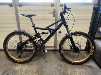 Sjezdové kolo Cannondale