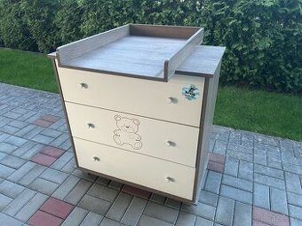 Komoda s přebalovacím pultem