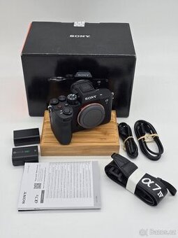 Sony A7IV TOP STAV + 64 SD + extra baterie