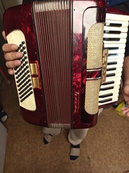 Tahací harmonika akordeon