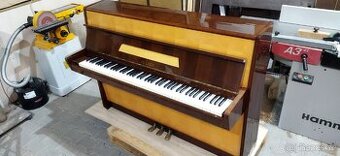 Piano Petrof se zarukou