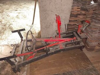 Náprava na trakturek