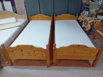 Prodám 2 x hezké postele z masivu 90 x 200 cm