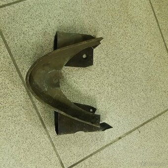 Jawa 350 kývacka panelka část krytu řetězu