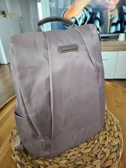 Nový batoh s "bezpečnostním" otevíráním